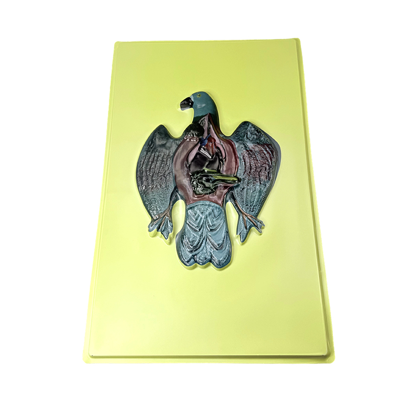 鳩のレリーフ模型